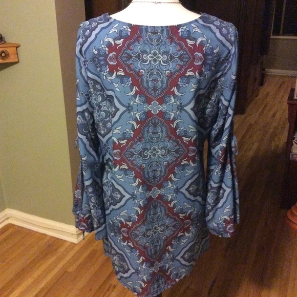PRICE DROP! Bell sleeve cold-shoulder tunic. - Picture 6 of 8